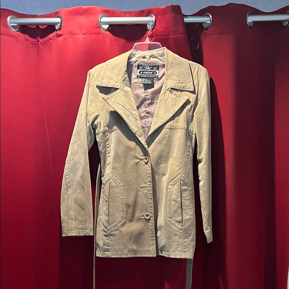 Chic Beige Blazer with Classic Lapels